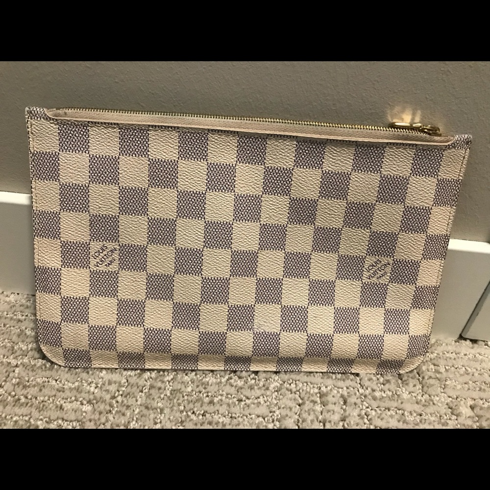 Louis Vuitton Neverfull clutch